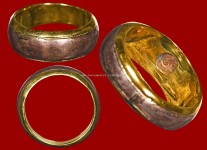 แหวนปลอกมีดเนื้อโลหะผสมรุ่นแรก ปี 2523 (ไซด์ 62+เลี่ยมจับทองอย่างดี) หลวงปู่ดู่วัดสะแก